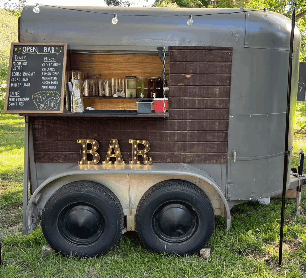 Rusted-Rowel-Alb.-bridal-show