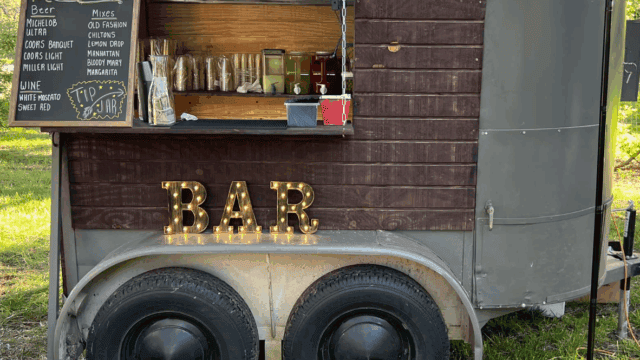 Rusted-Rowel-Alb.-bridal-show